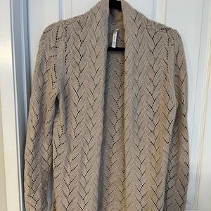 Oatmeal Cardigan size small. Great Condition! Never worn. No tags. Fall Cardi 🍁